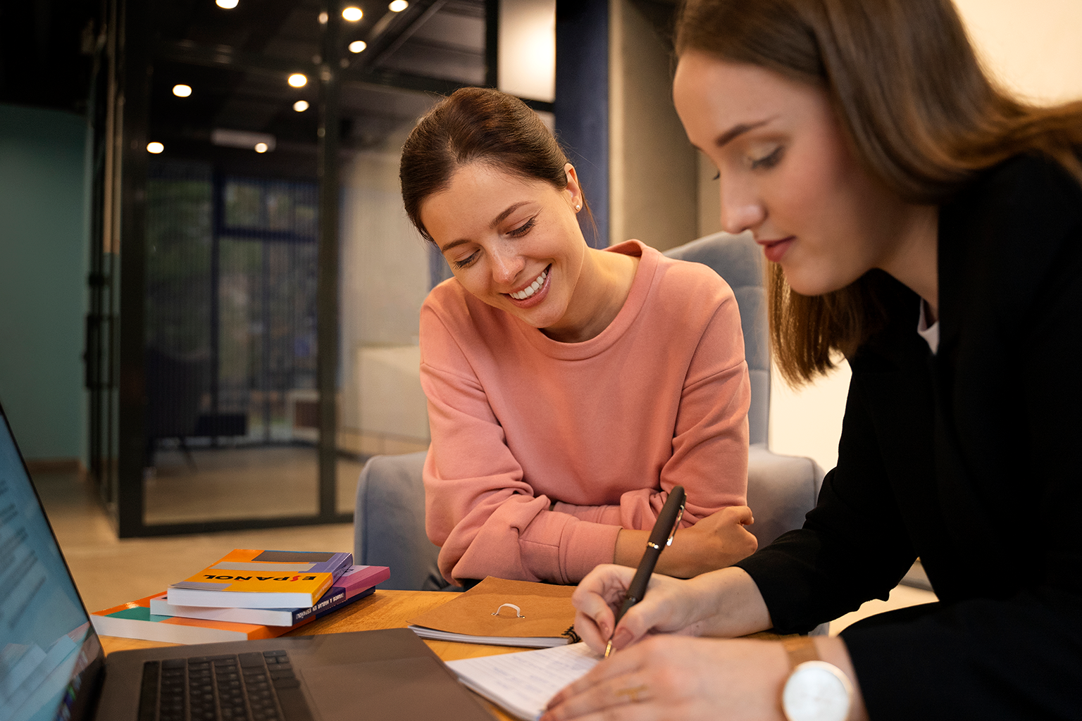 Quais são os benefícios da aprendizagem para empresas? Quais são os benefícios da aprendizagem para empresas?