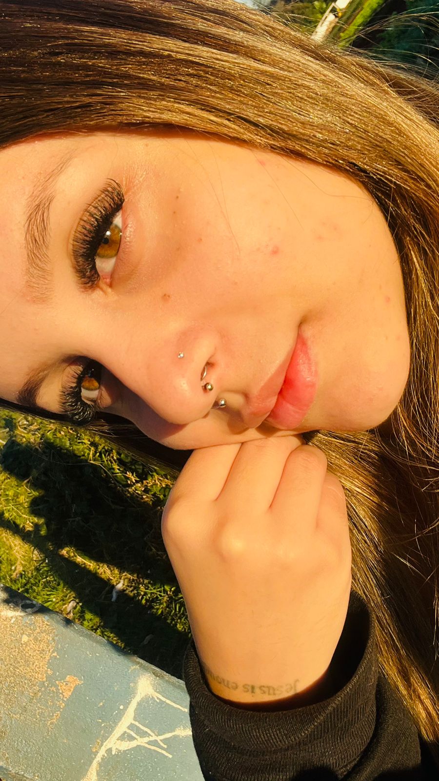 Naely Adrieni Naely Adrieni>